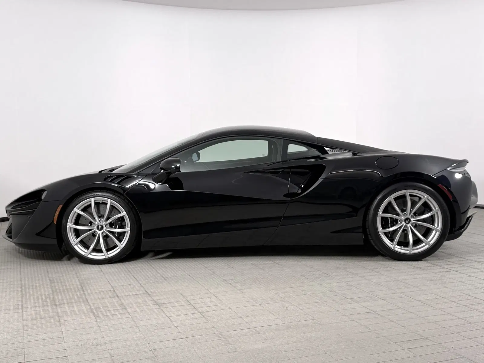 2024 McLaren Artura