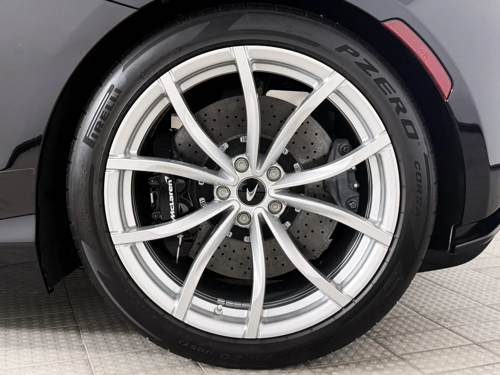2024 McLaren Artura