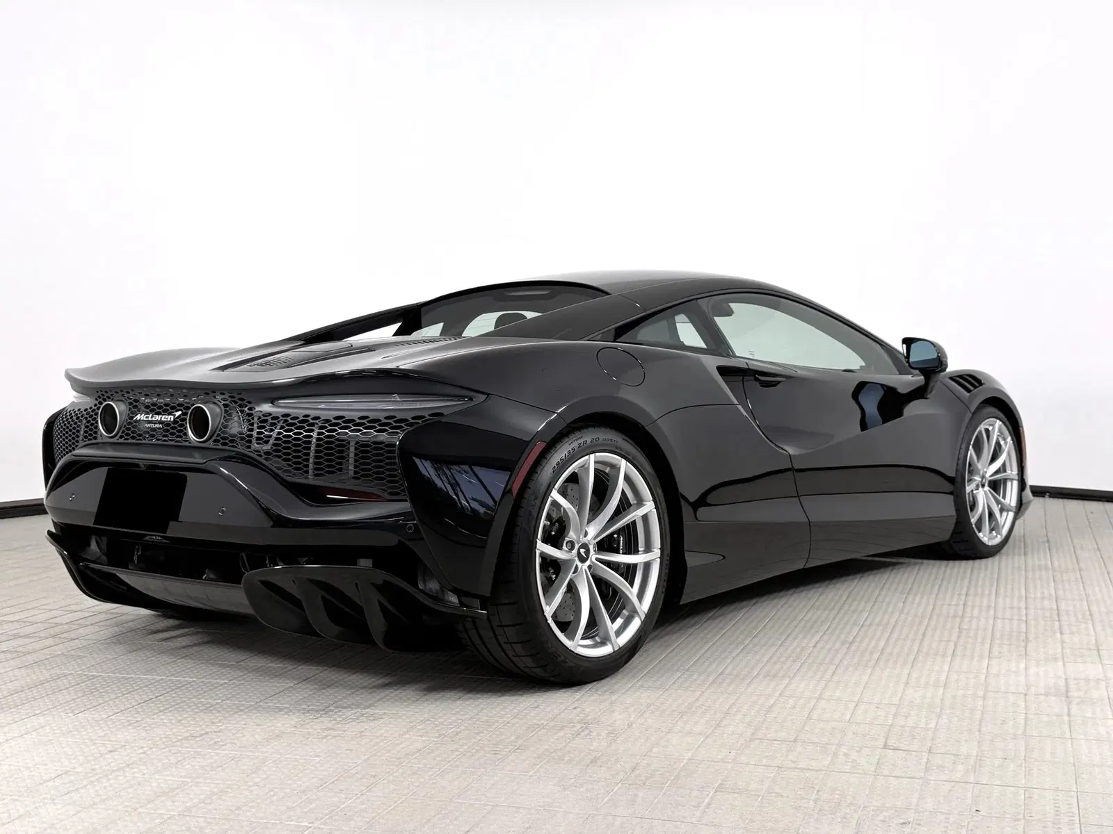 2024 McLaren Artura