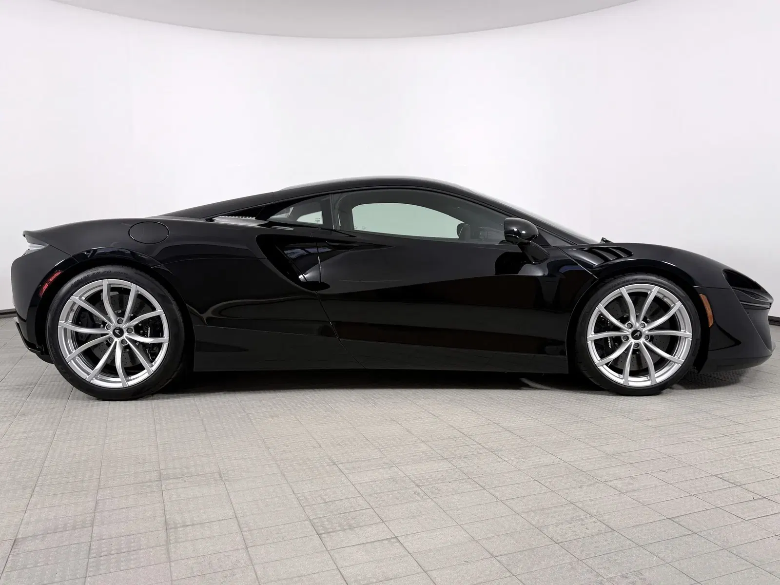 2024 McLaren Artura