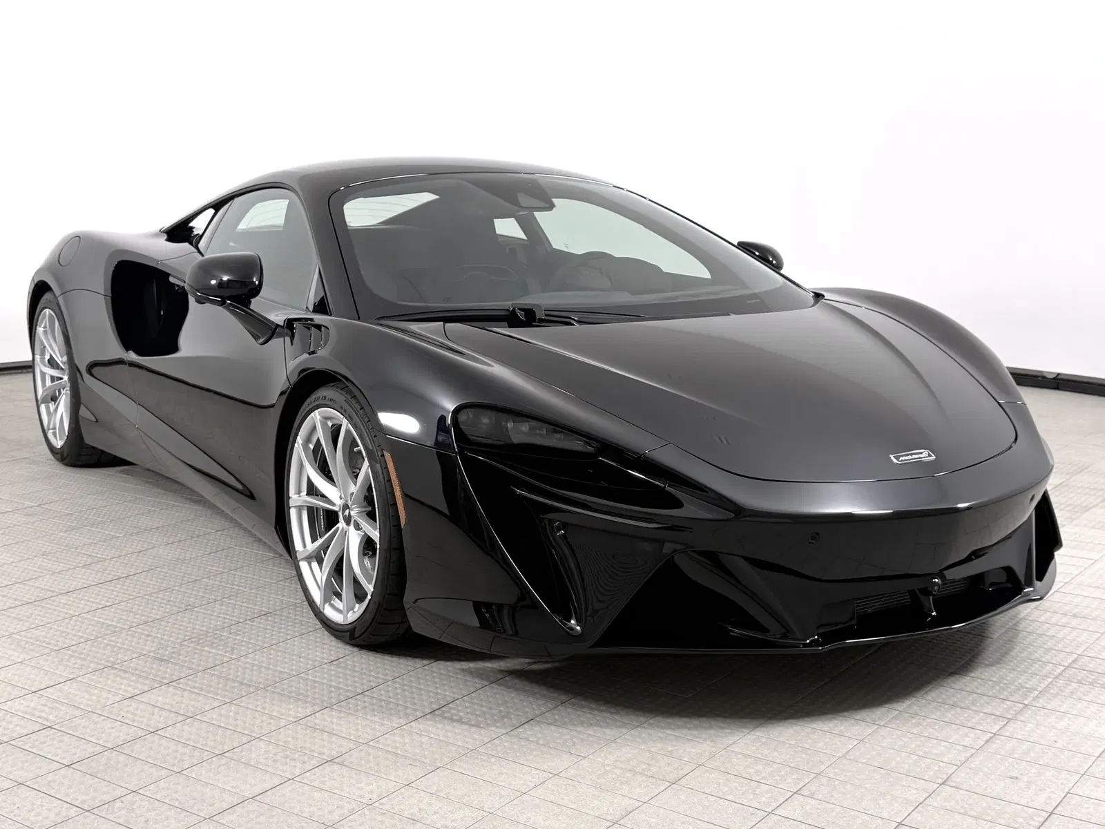 2024 McLaren Artura