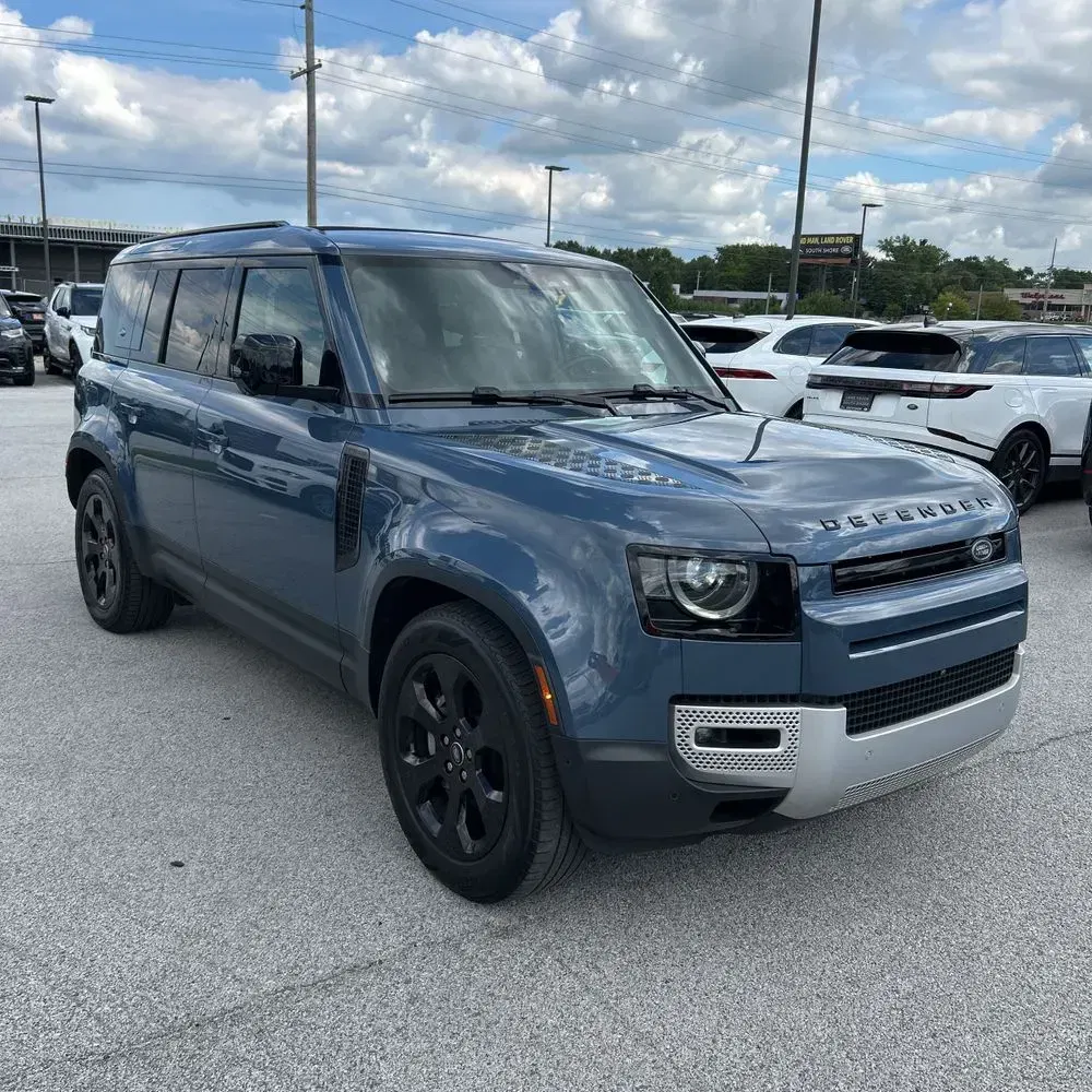 2023 Land Rover Defender 110 SE