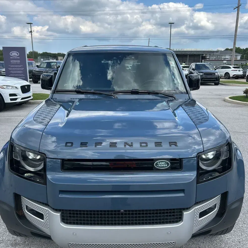 2023 Land Rover Defender 110 SE
