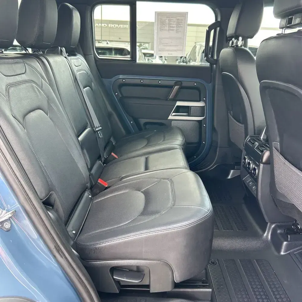 2023 Land Rover Defender 110 SE