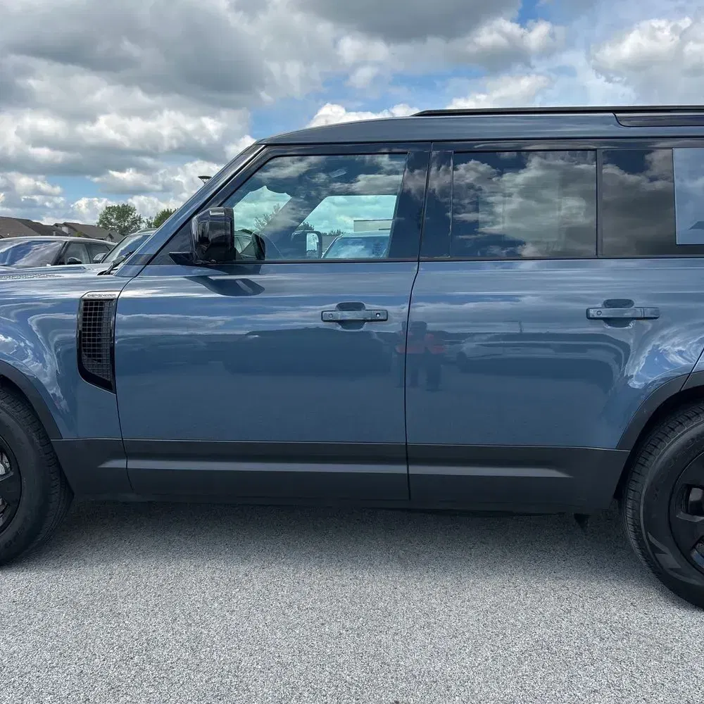 2023 Land Rover Defender 110 SE