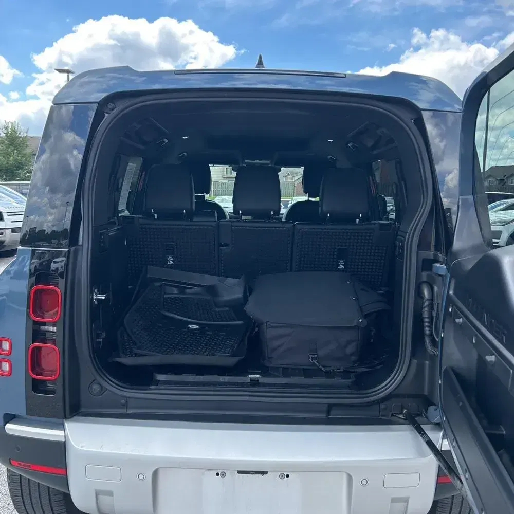 2023 Land Rover Defender 110 SE