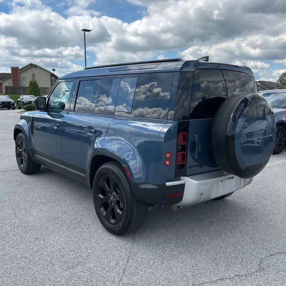 2023 Land Rover Defender 110 SE