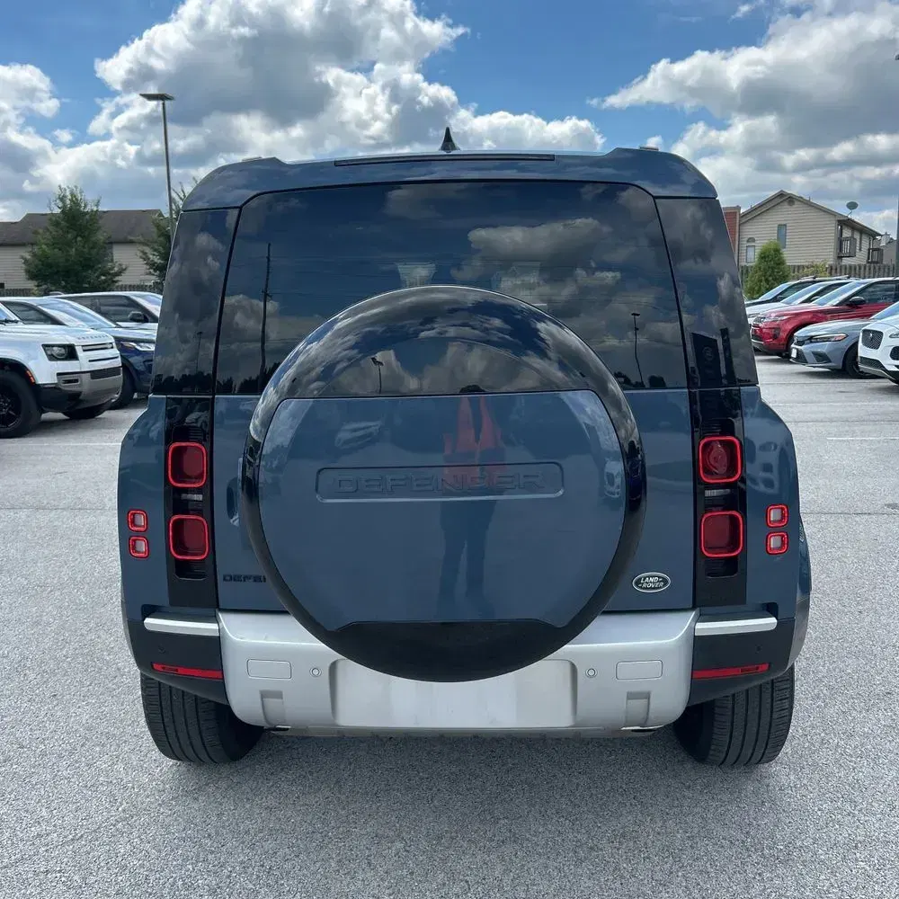 2023 Land Rover Defender 110 SE