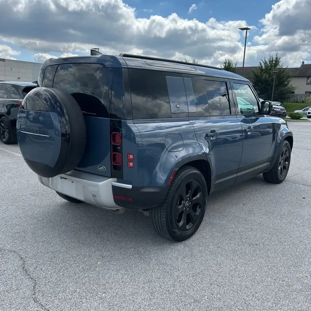 2023 Land Rover Defender 110 SE
