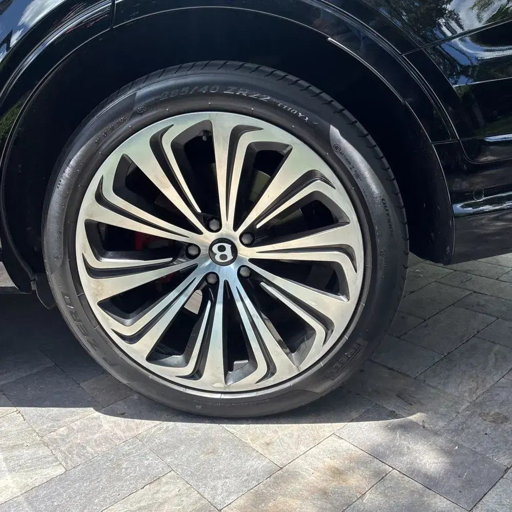 2023 Bentley Bentayga Base
