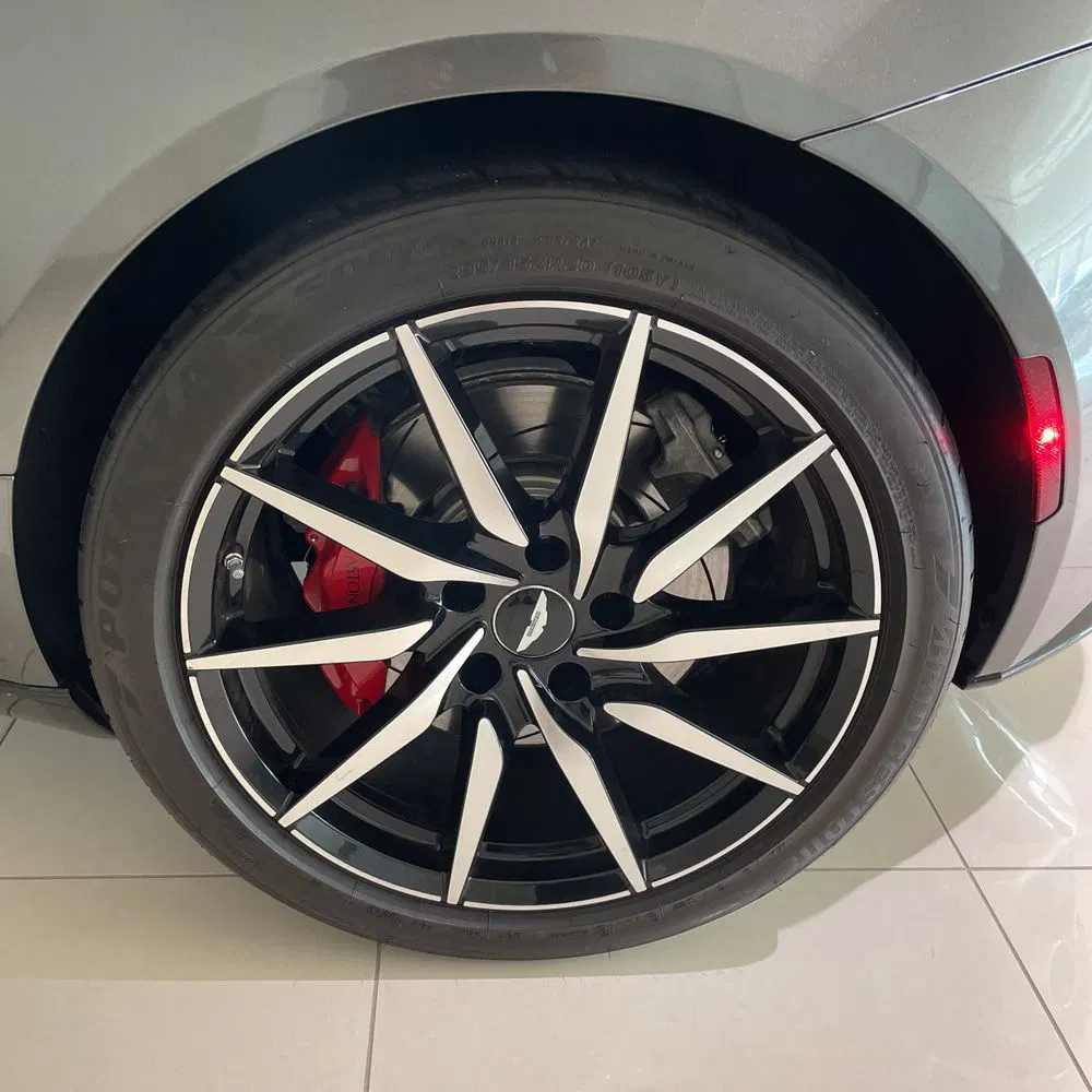 2017 Aston Martin DB11 Base
