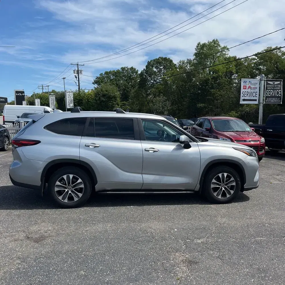 2024 Toyota Highlander Hybrid XLE