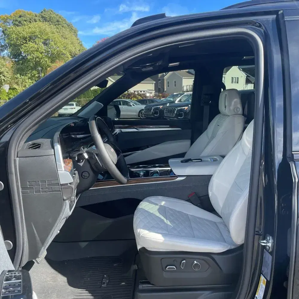 2025 Cadillac Escalade Sport Platinum
