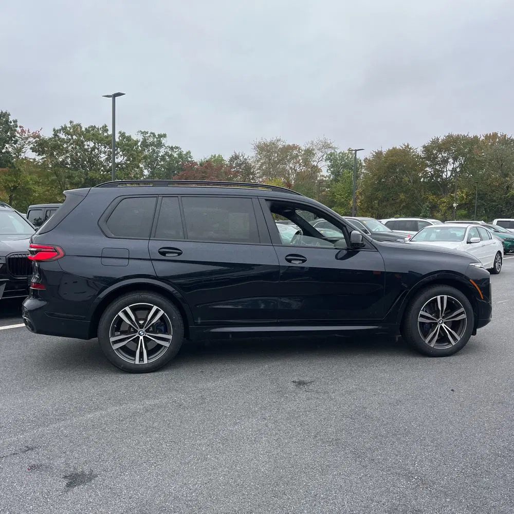 2025 BMW X7 M60i