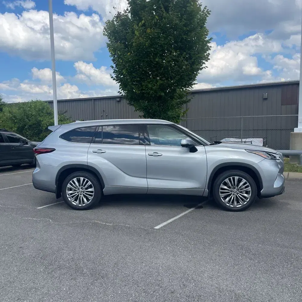 2024 Toyota Highlander Hybrid Platinum