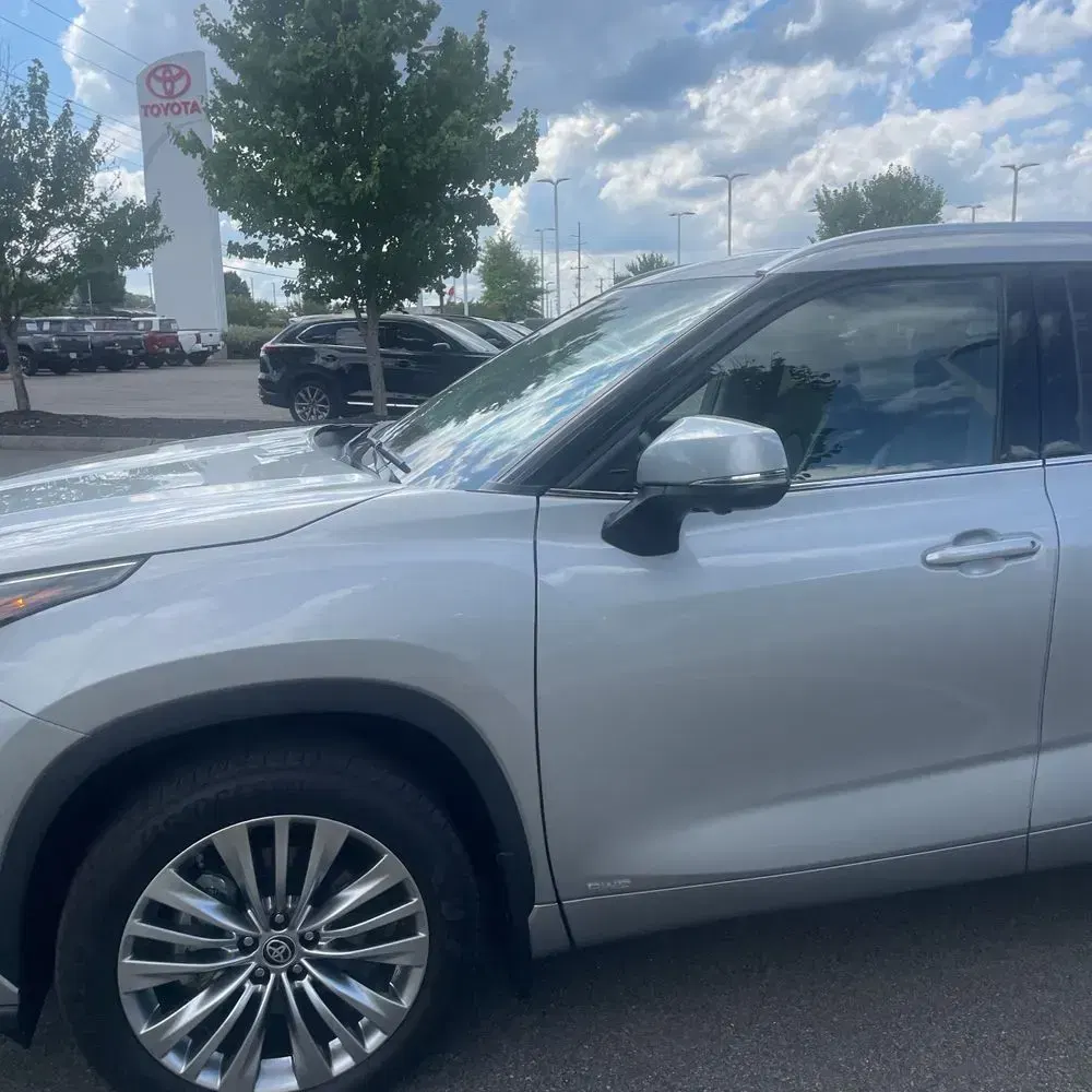 2024 Toyota Highlander Hybrid Platinum