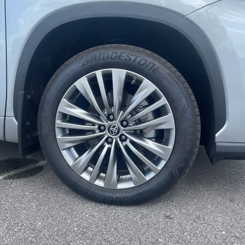 2024 Toyota Highlander Hybrid Platinum
