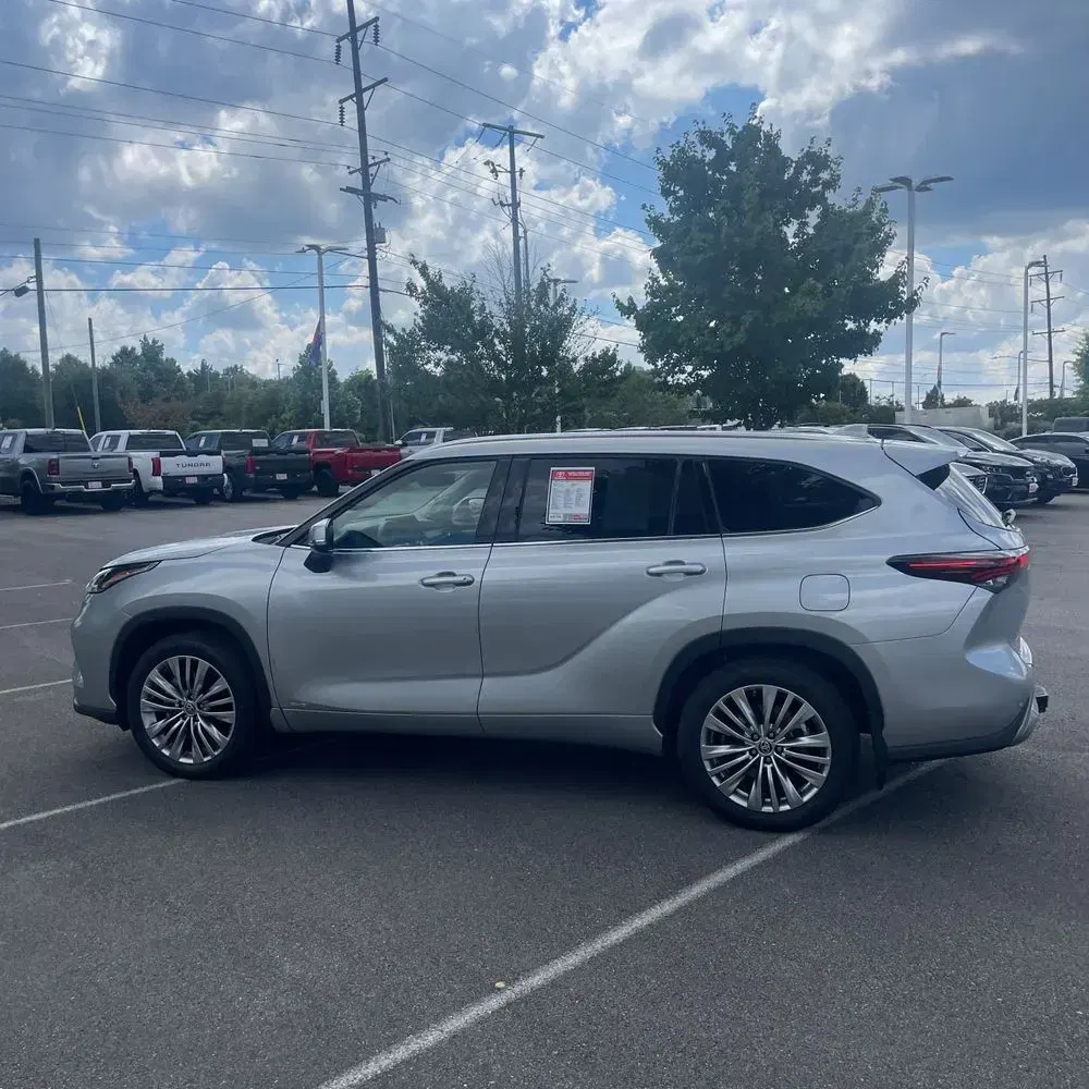 2024 Toyota Highlander Hybrid Platinum