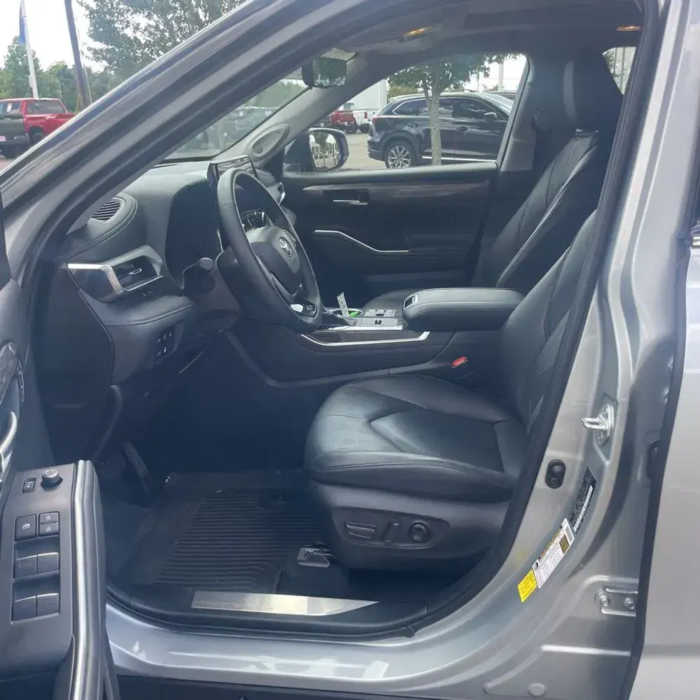 2024 Toyota Highlander Hybrid Platinum