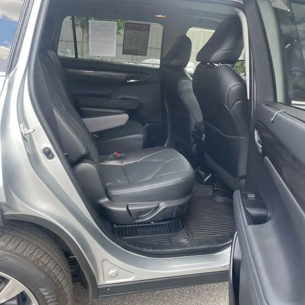 2024 Toyota Highlander Hybrid Platinum