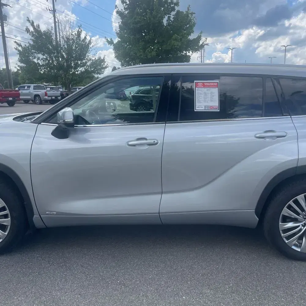2024 Toyota Highlander Hybrid Platinum