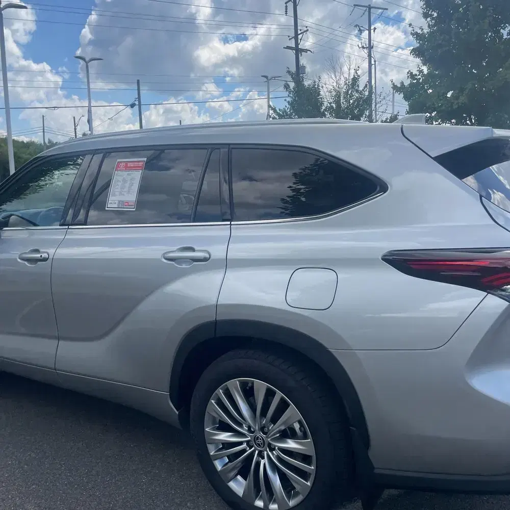 2024 Toyota Highlander Hybrid Platinum