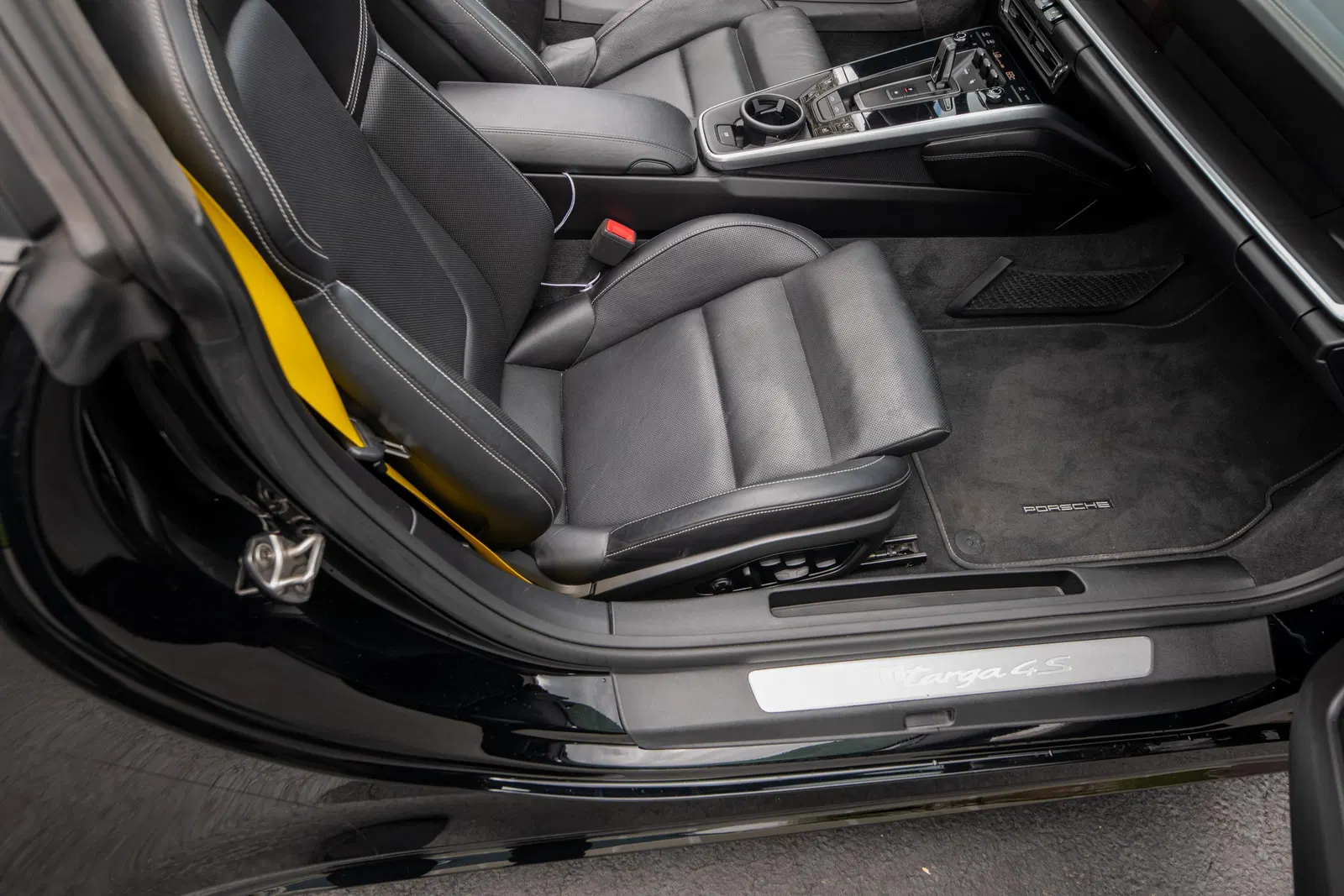 2021 Porsche 911 Targa 4S - ~16,200 Miles, Twin-Turbo Flat-6, Premium Package, Rear Axle Steering