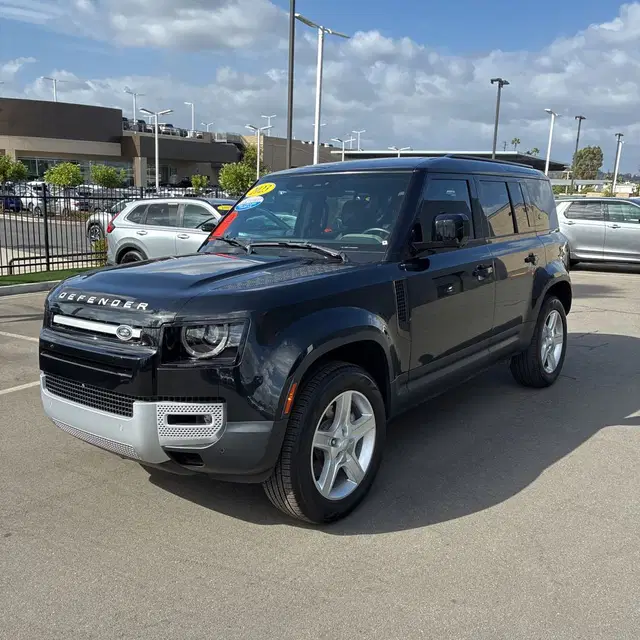 2023 Land Rover Defender 110 SE