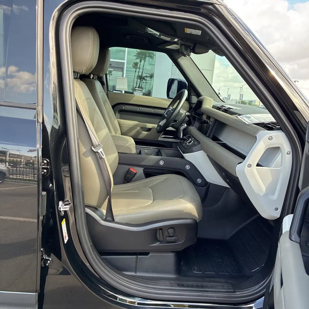 2023 Land Rover Defender 110 SE