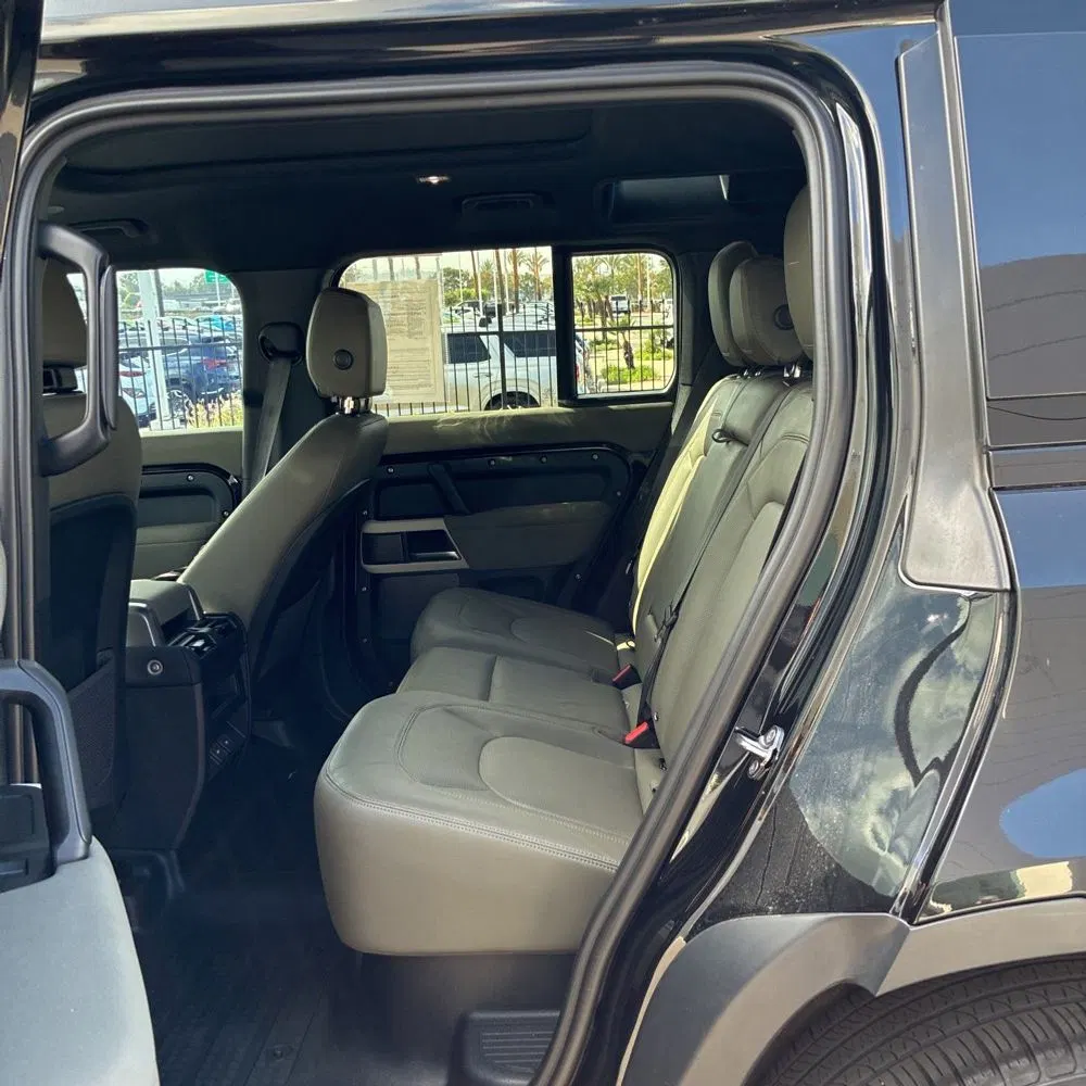 2023 Land Rover Defender 110 SE