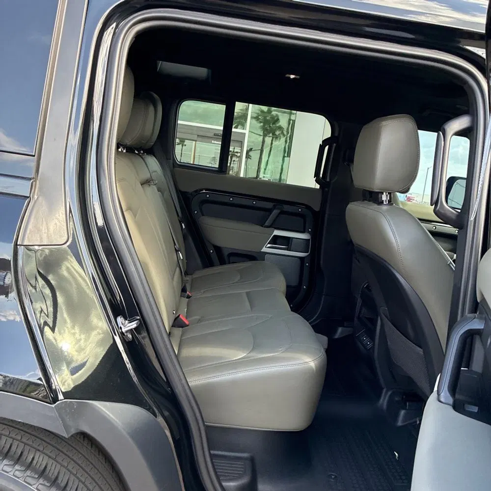 2023 Land Rover Defender 110 SE