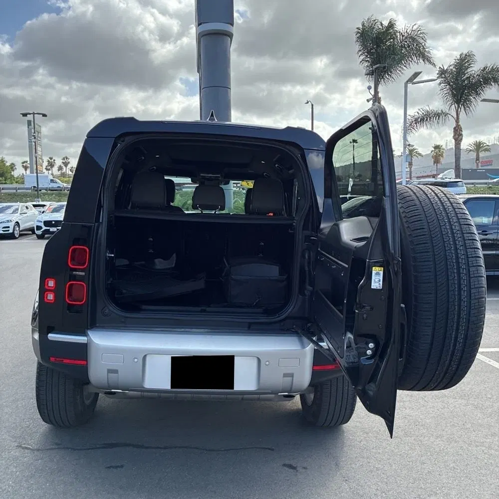 2023 Land Rover Defender 110 SE