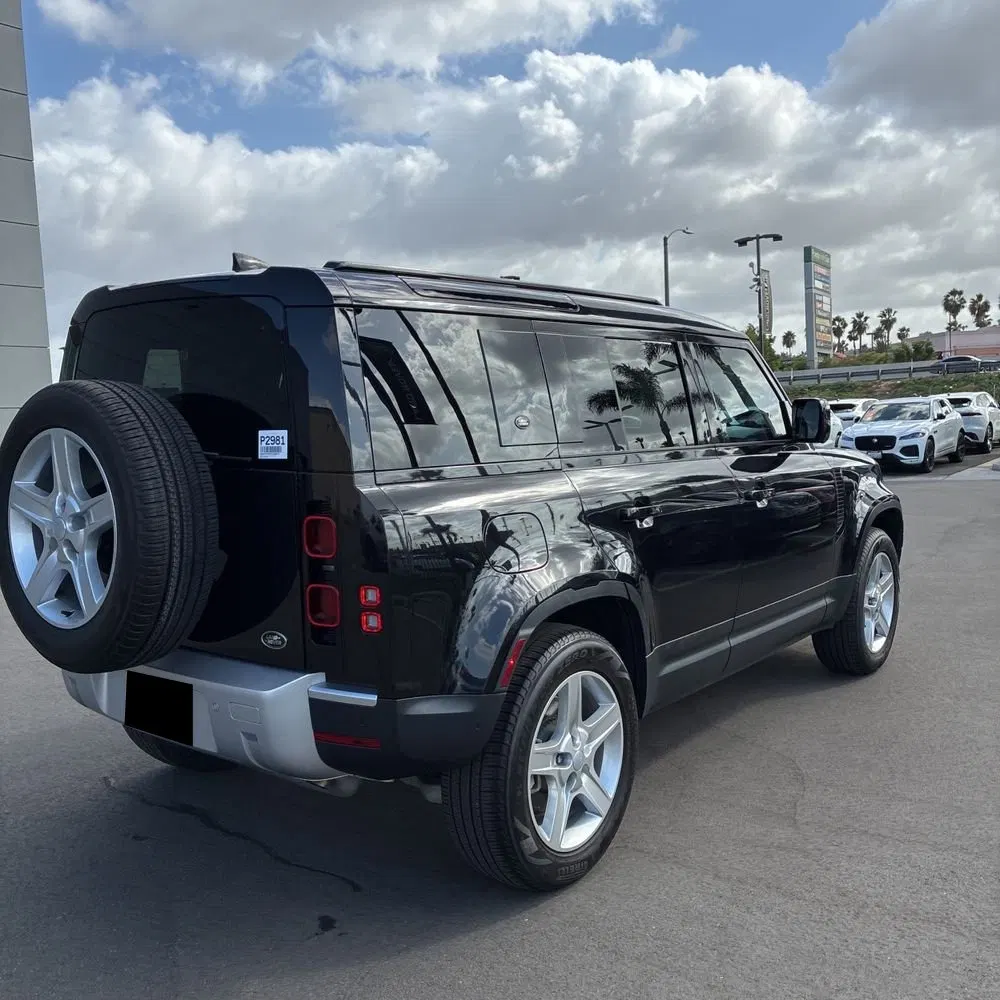 2023 Land Rover Defender 110 SE