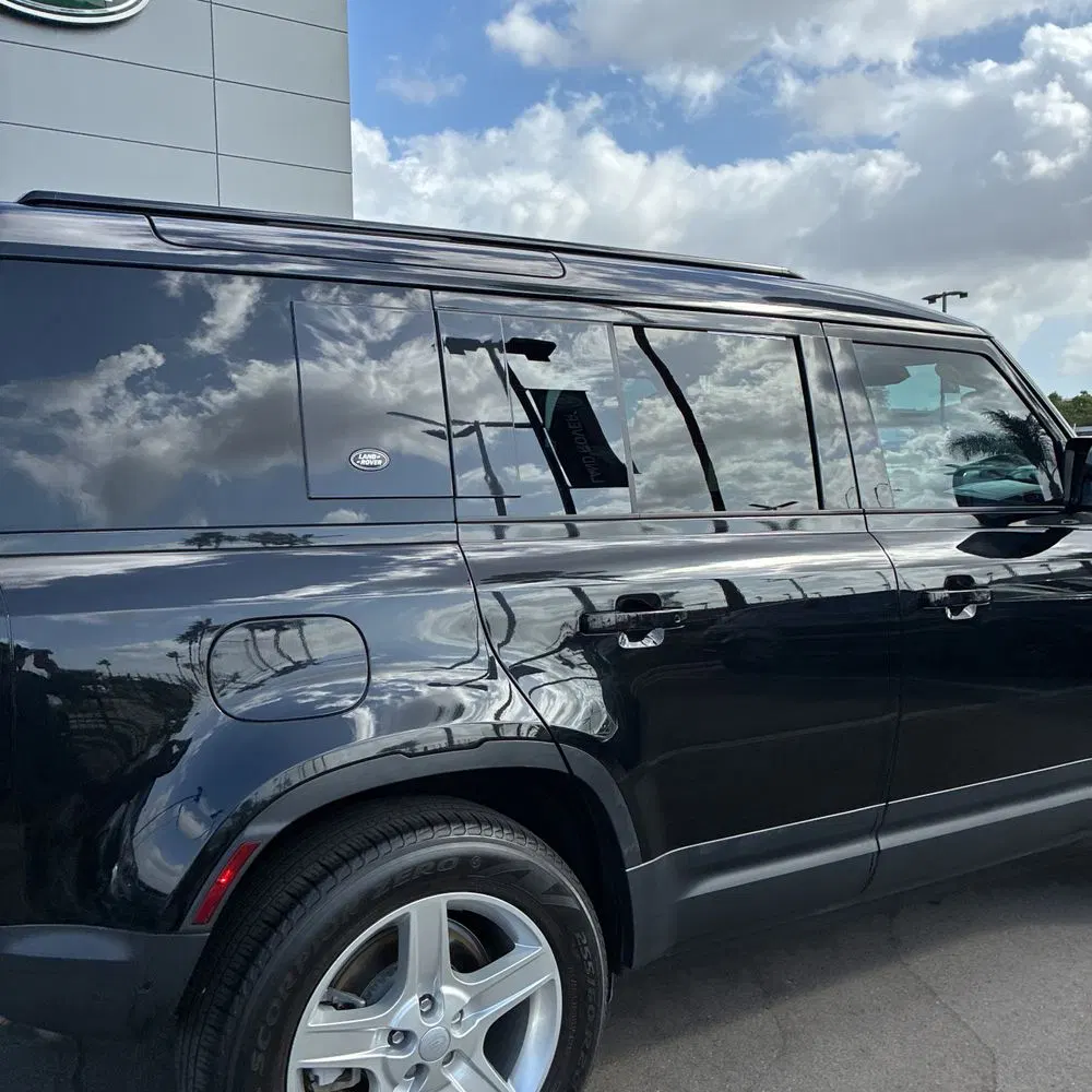 2023 Land Rover Defender 110 SE
