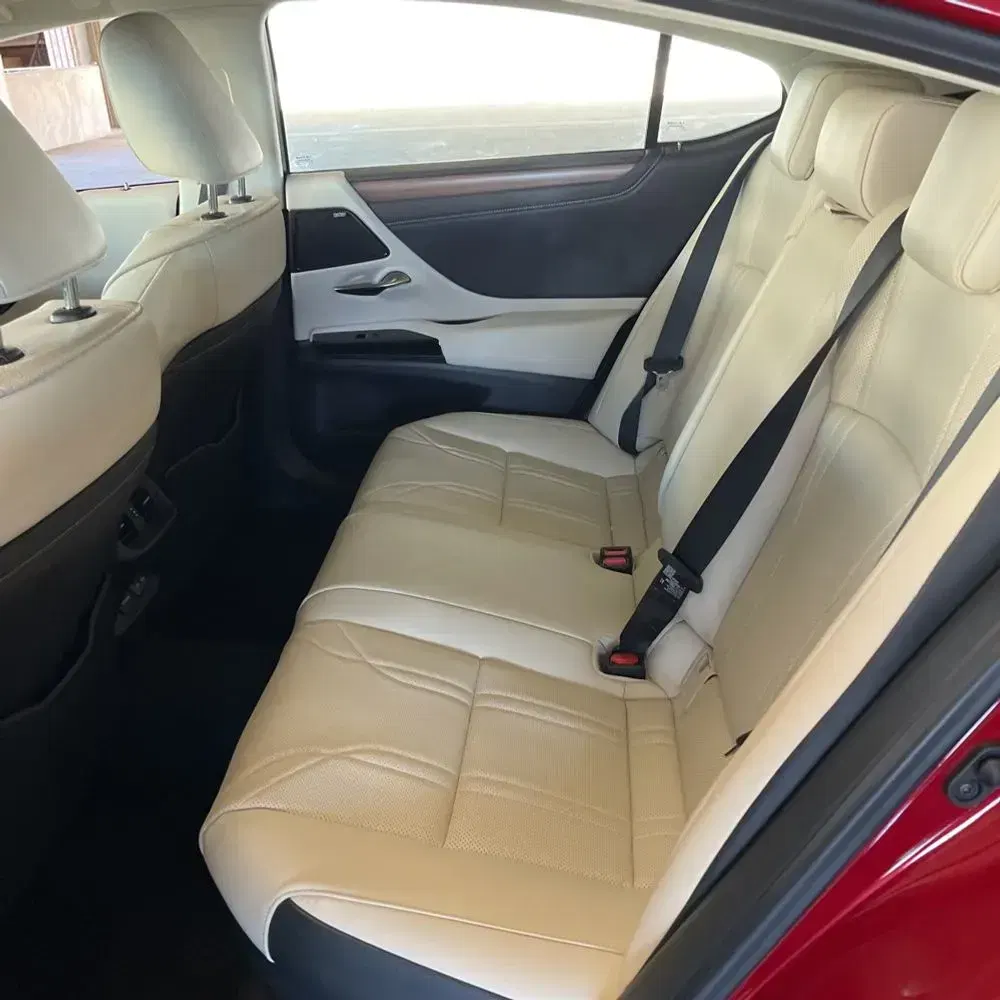 2024 Lexus ES 300h Luxury
