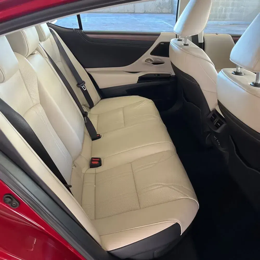 2024 Lexus ES 300h Luxury