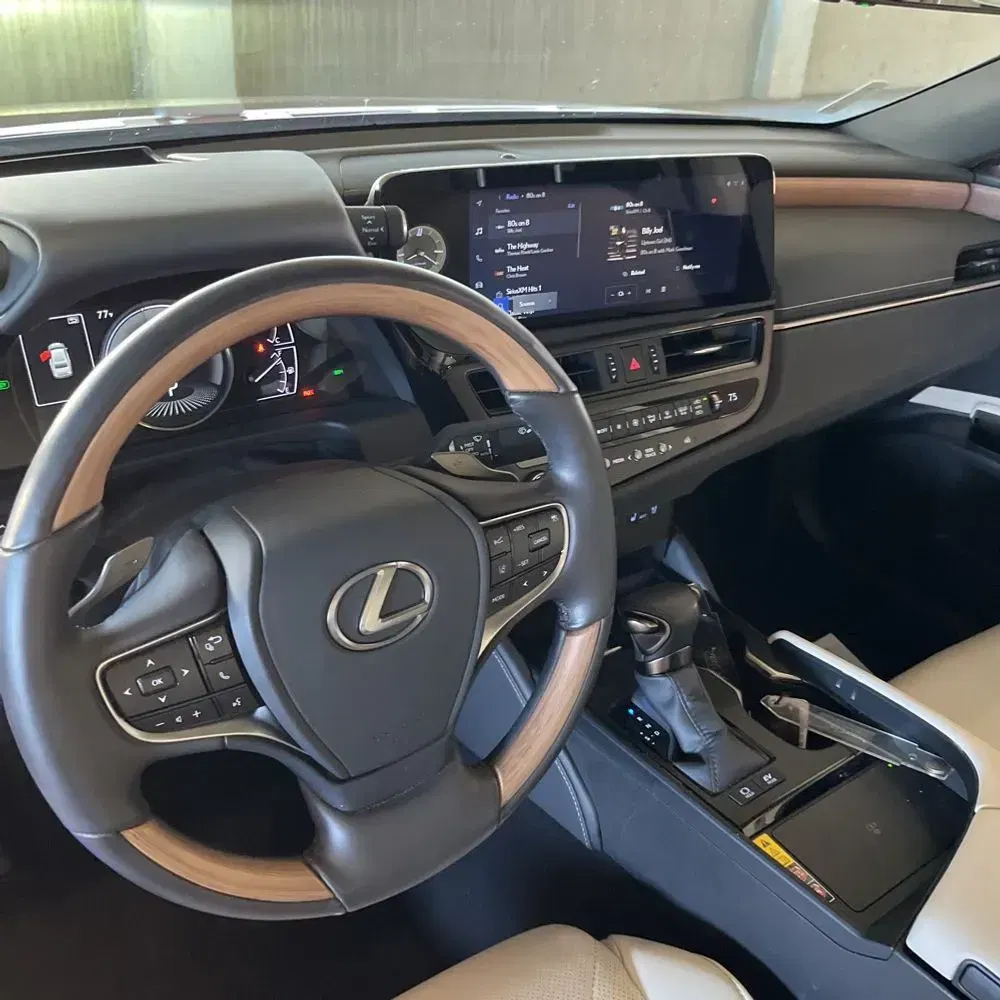 2024 Lexus ES 300h Luxury
