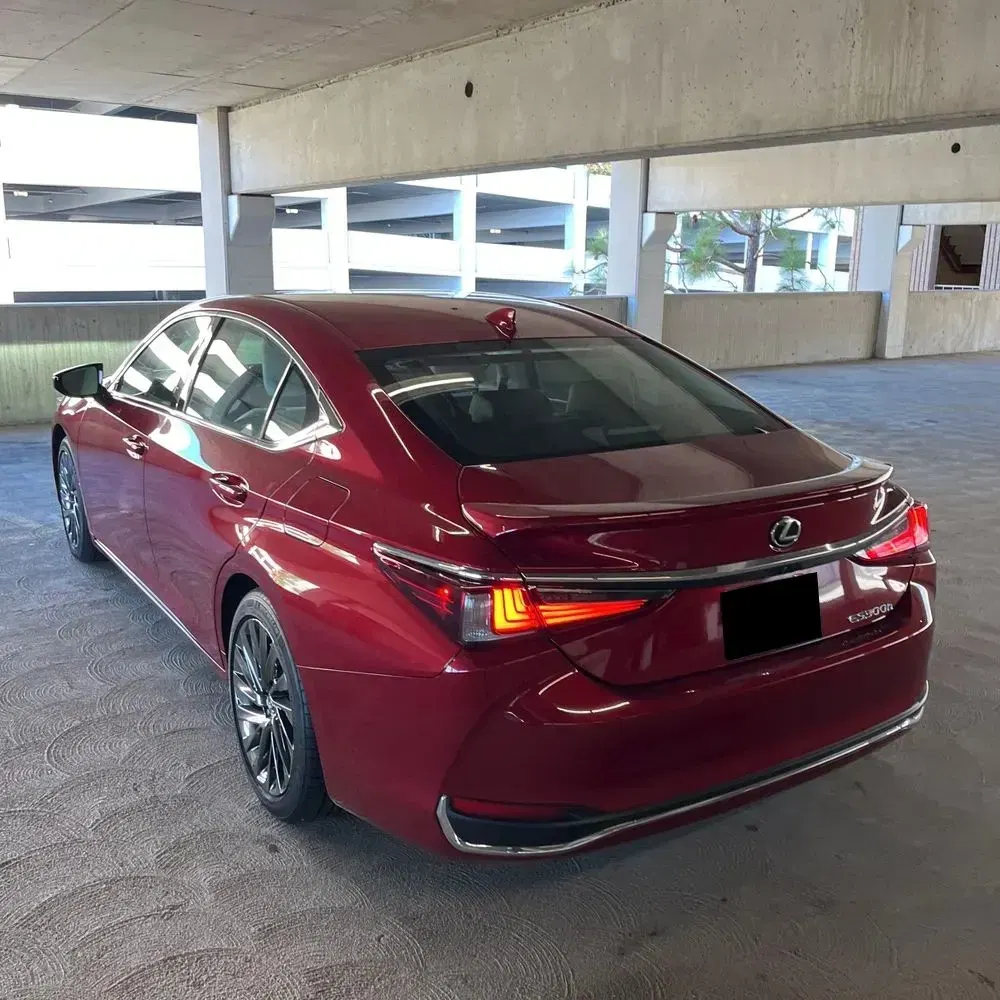 2024 Lexus ES 300h Luxury