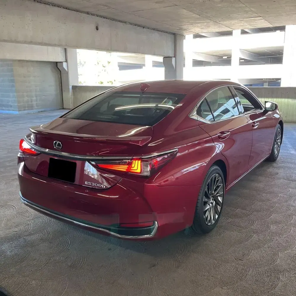 2024 Lexus ES 300h Luxury