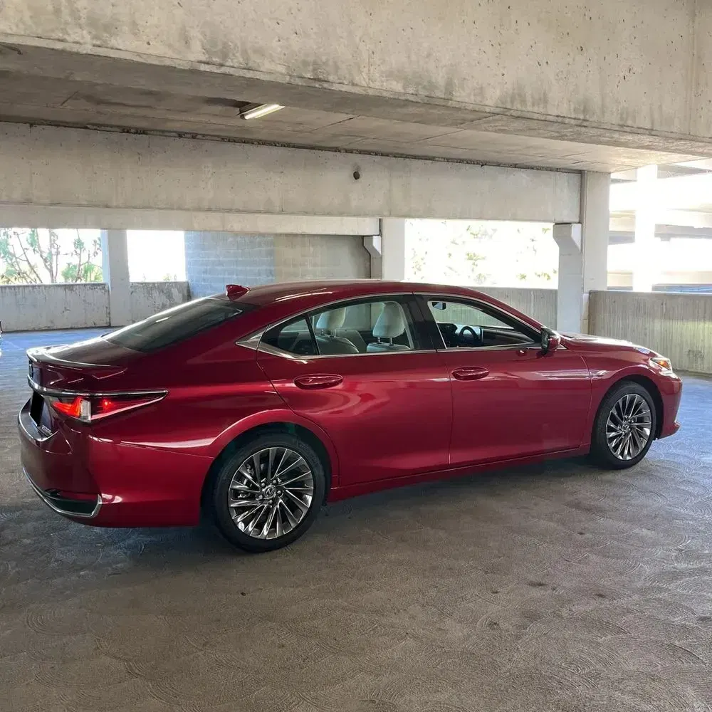 2024 Lexus ES 300h Luxury