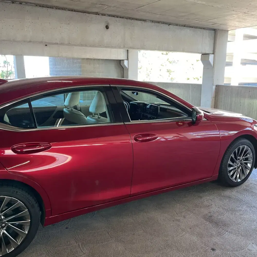 2024 Lexus ES 300h Luxury
