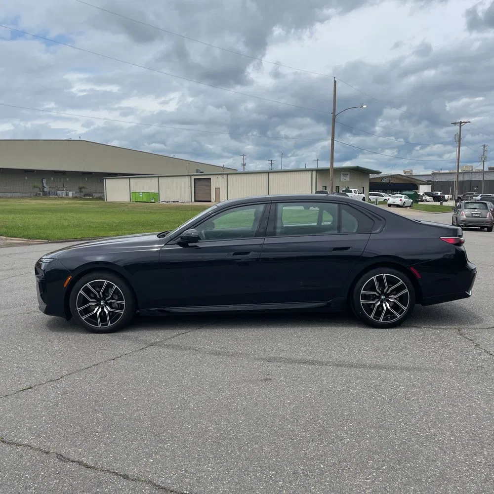2023 BMW 7-Series 740i