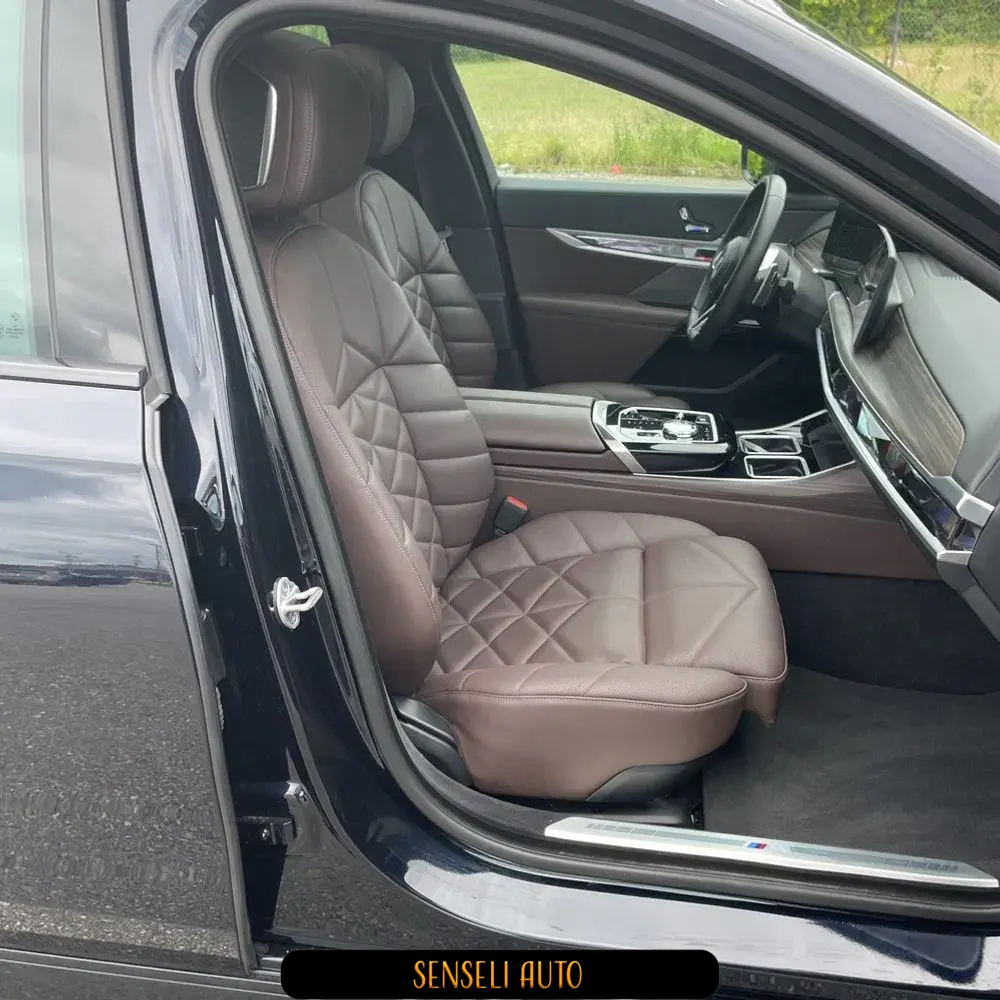 2023 BMW 7-Series 740i