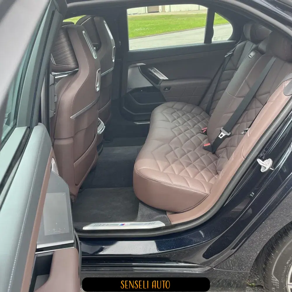 2023 BMW 7-Series 740i