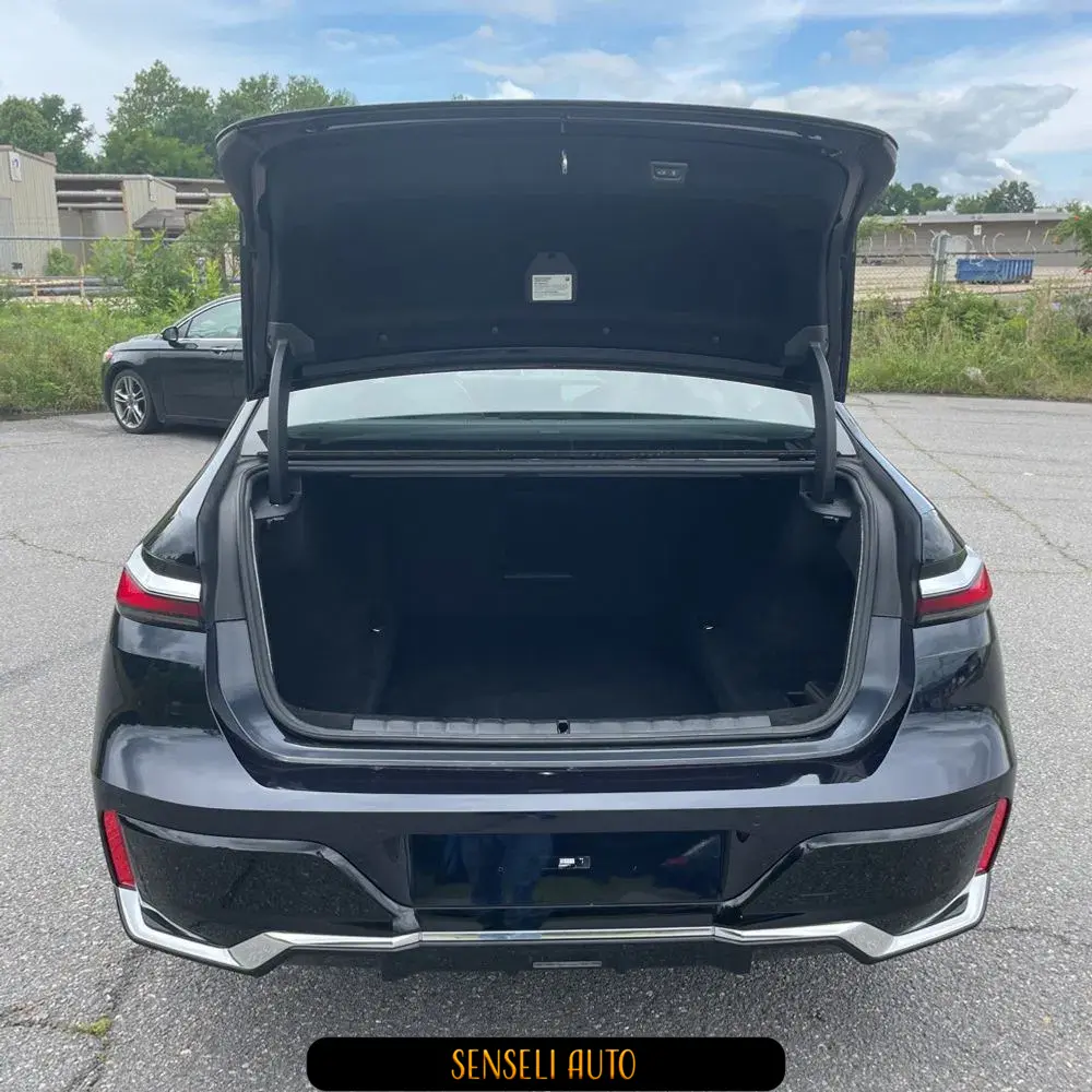 2023 BMW 7-Series 740i