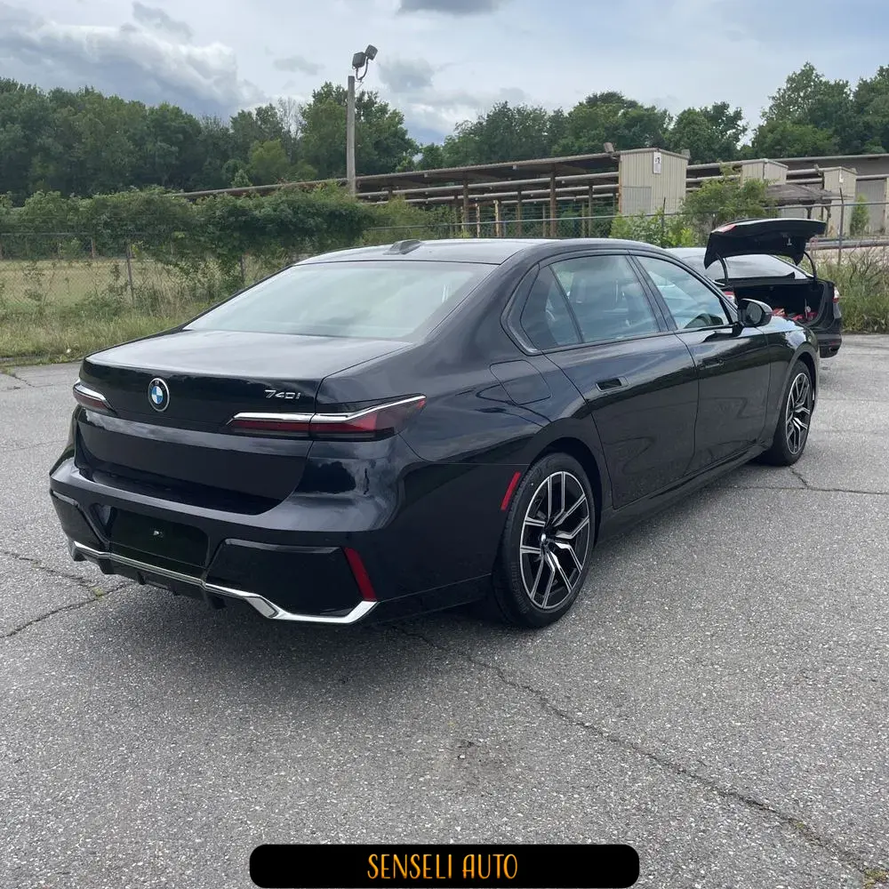 2023 BMW 7-Series 740i