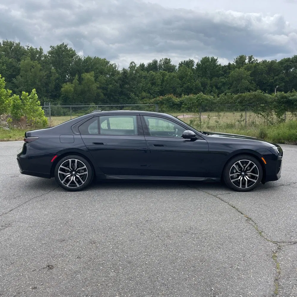 2023 BMW 7-Series 740i