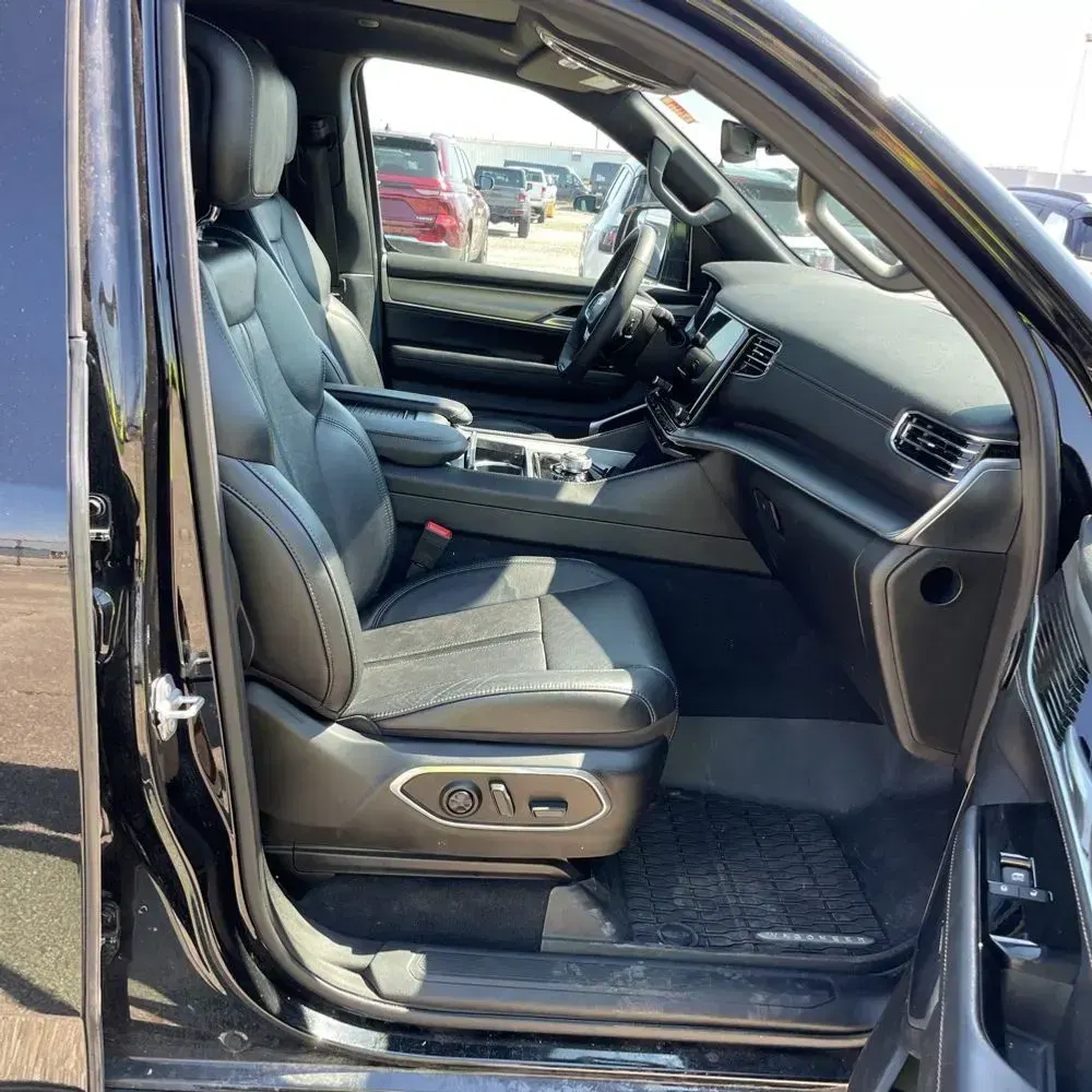 2024 Jeep Wagoneer Carbide