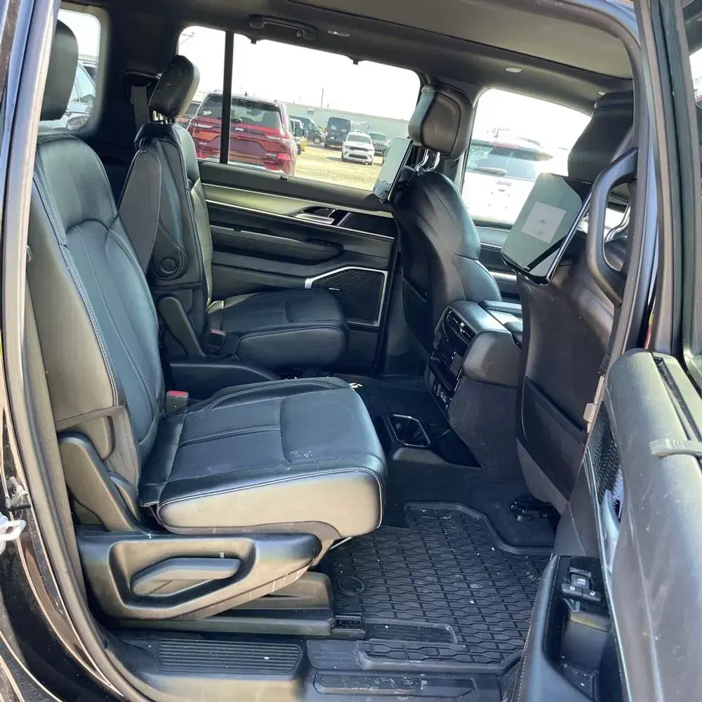 2024 Jeep Wagoneer Carbide