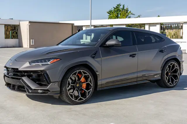 2023 Lamborghini Urus Performante